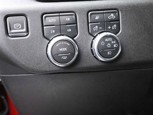 New 2025 GMC Sierra 2500 SLT w/ SLT Premium Package image 10