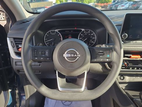 Used 2024 Nissan Rogue SV FWD image 31