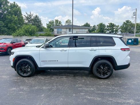 Used 2025 Jeep Grand Cherokee L Altitude AWD/4WD image 9