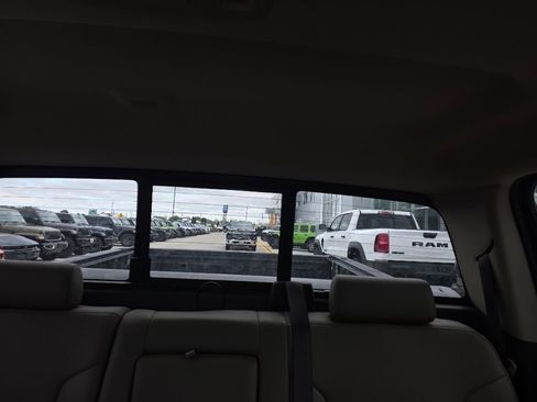 Used 2017 Chevrolet Silverado 1500 LTZ Z71 w/ LTZ Plus Package AWD/4WD image 17