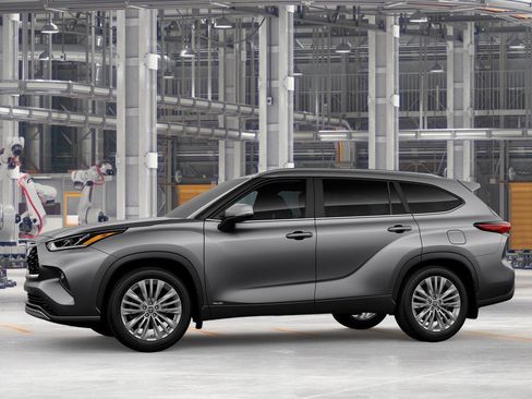 New 2026 Toyota Highlander Platinum image 3