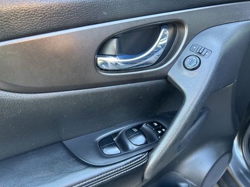 Used 2014 Nissan Rogue SV w/ SV Premium Package image 10