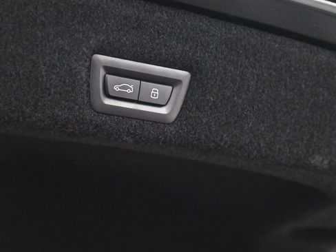 Used 2023 BMW i7 xDrive60 w/ Parking Assistance Package image 39