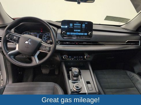 Used 2022 Mitsubishi Outlander SE image 7