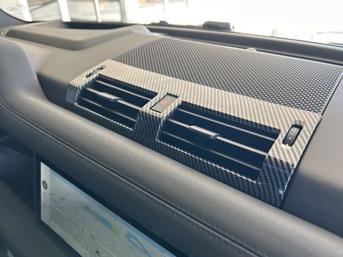 Used 2023 Land Rover Defender 110 X-Dynamic SE image 29