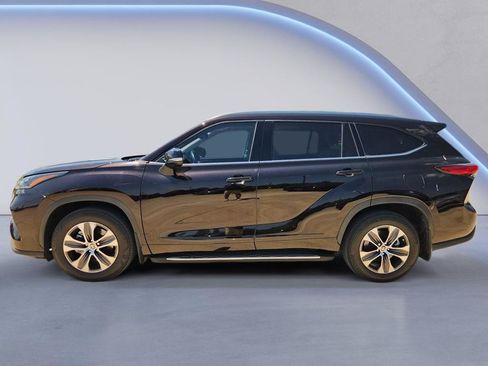 Used 2021 Toyota Highlander XLE FWD image 5