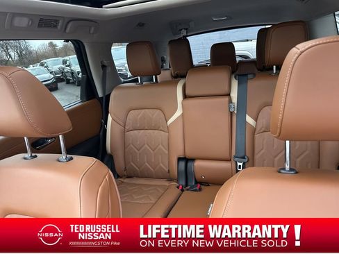 New 2026 Nissan Pathfinder Platinum image 28