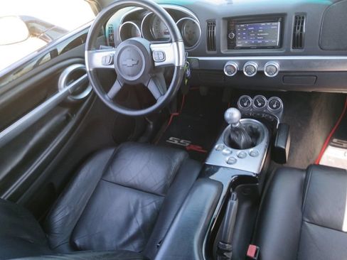 Used 2005 Chevrolet SSR w/ Preferred Equipment Group RWD image 5