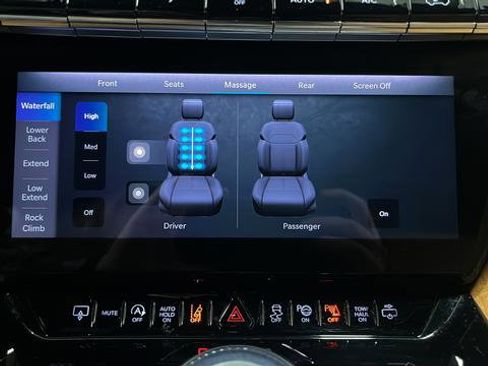 Used 2024 Jeep Grand Wagoneer Series III image 39