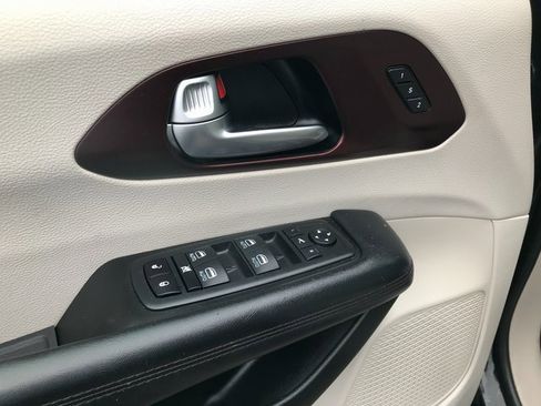 Used 2020 Chrysler Pacifica Limited image 6