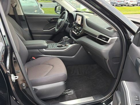 Certified 2024 Toyota Highlander LE AWD/4WD image 14