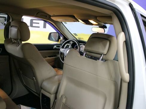 Used 2021 Jeep Grand Cherokee Laredo w/ Security & Convenience Group AWD/4WD image 11