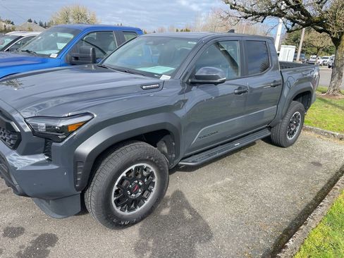 Used 2025 Toyota Tacoma TRD Off-Road w/ TRD Off Road Premium Package image 2