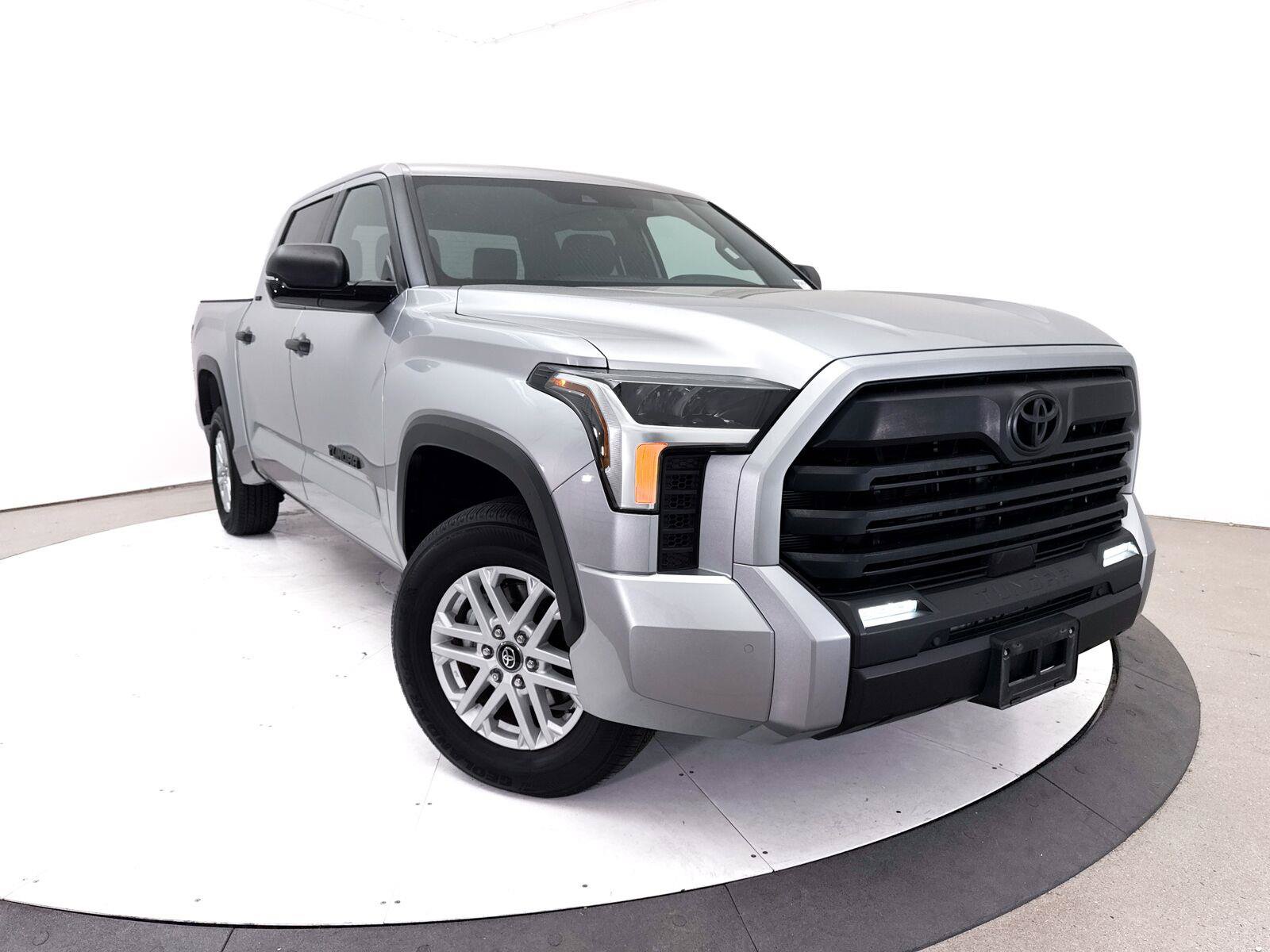 Used 2025 Toyota Tundra SR5 w/ SR5 Convenience Package AWD/4WD image 1