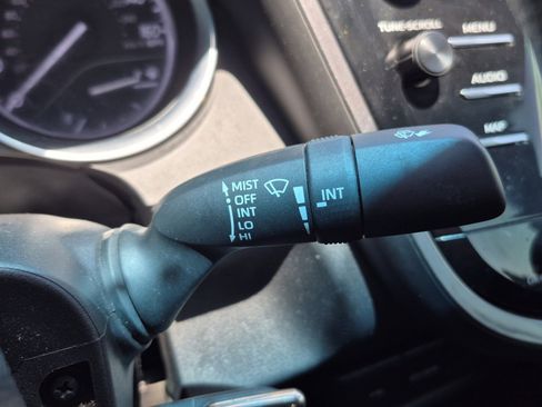 Used 2020 Toyota Camry LE FWD image 31