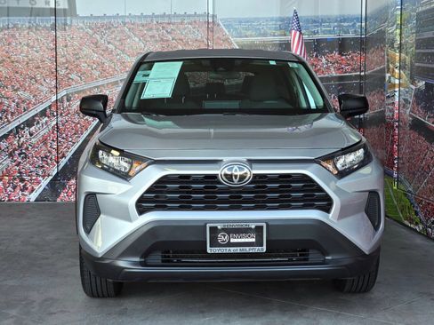 Used 2022 Toyota RAV4 LE AWD/4WD image 3