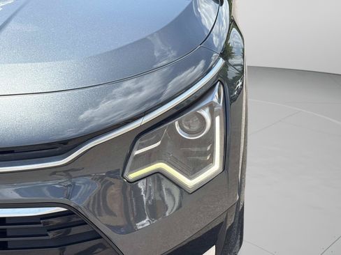 Used 2023 Kia Niro EX Touring FWD image 10
