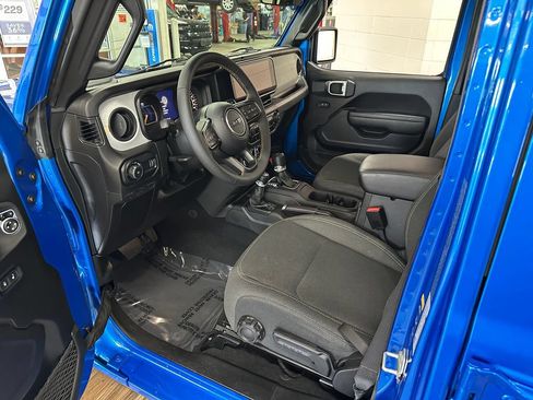 Used 2024 Jeep Wrangler Unlimited Sport AWD/4WD image 8