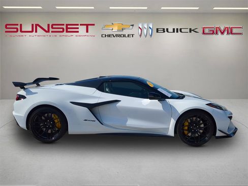 Used 2025 Chevrolet Corvette Z06 image 4