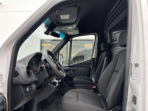 Used 2019 Mercedes-Benz Sprinter 170 Cargo image 10