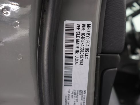 Used 2020 Jeep Grand Cherokee Altitude AWD/4WD image 65