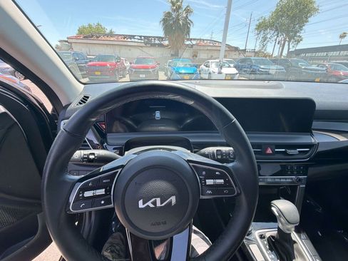 Used 2025 Kia Seltos S FWD image 16