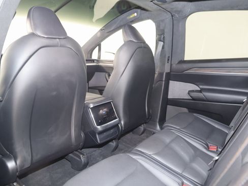 Used 2022 Tesla Model X image 59