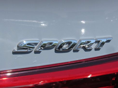 Used 2022 Honda Civic Sport image 8
