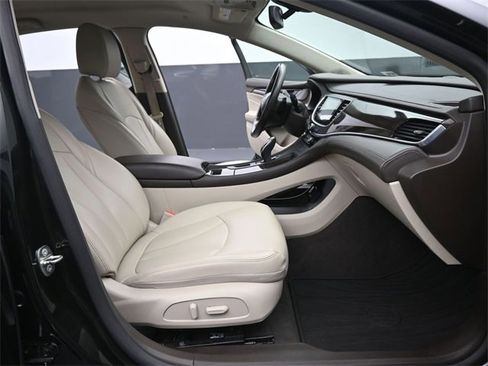 Used 2017 Buick LaCrosse Preferred image 18