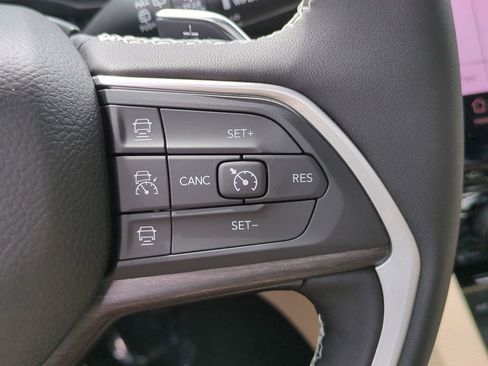 New 2025 Jeep Grand Cherokee L Limited w/ Luxury Tech Group II AWD/4WD image 29