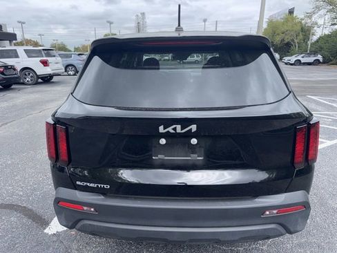 Used 2023 Kia Sorento LX image 5