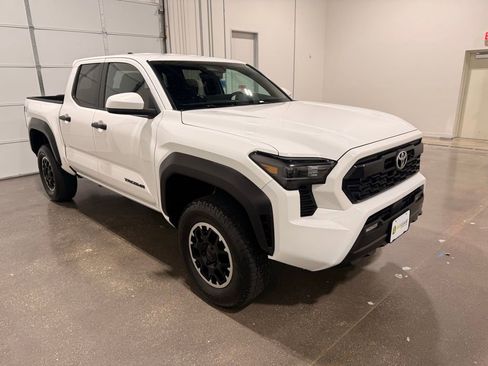 Used 2024 Toyota Tacoma SR5 image 3