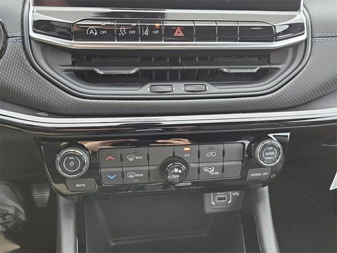 New 2026 Jeep Compass Latitude image 19