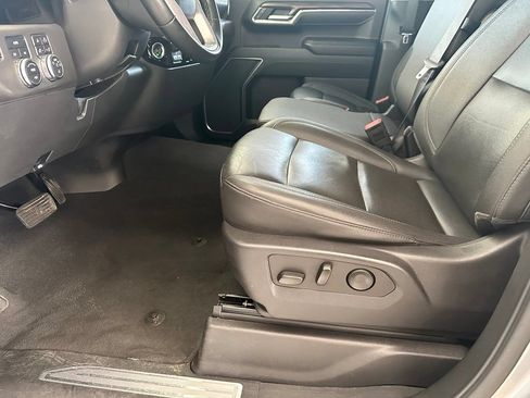 Used 2025 GMC Sierra 1500 SLT AWD/4WD image 13