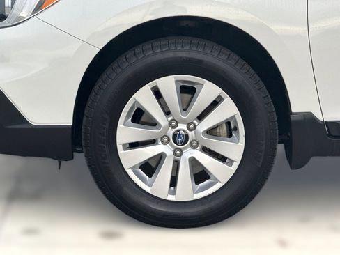 Used 2016 Subaru Outback 2.5i Premium image 11