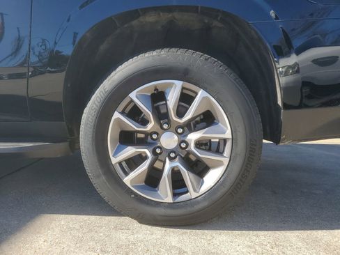 Used 2022 Chevrolet Suburban LT image 7