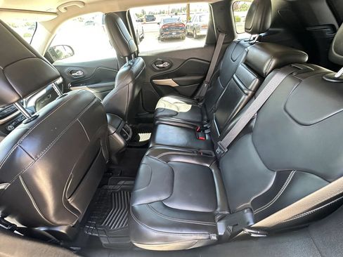 Used 2018 Jeep Cherokee Limited AWD/4WD image 29