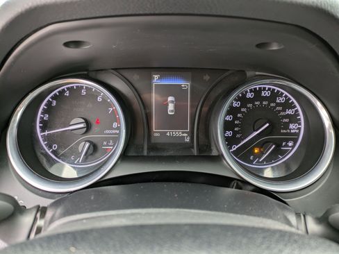 Used 2020 Toyota Camry LE image 10