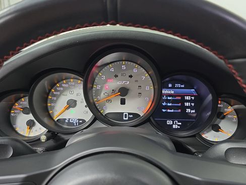 Used 2018 Porsche 911 GT3 RWD image 15