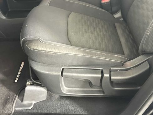 Used 2022 Nissan Pathfinder S AWD/4WD image 9