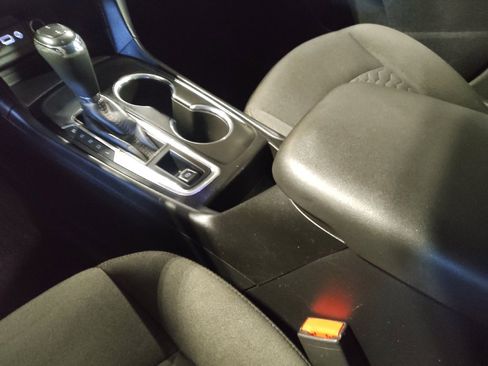 Used 2020 Chevrolet Equinox LT FWD image 26