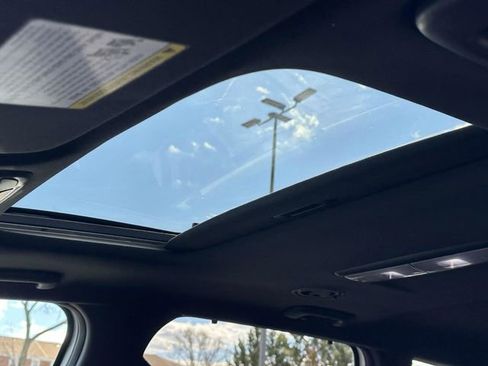 Used 2024 Kia Telluride EX w/ EX Captain's Chair Package image 16