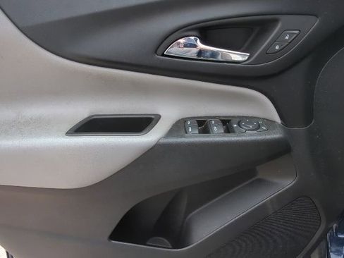 Used 2022 Chevrolet Equinox LS w/ LS Convenience Package FWD image 12