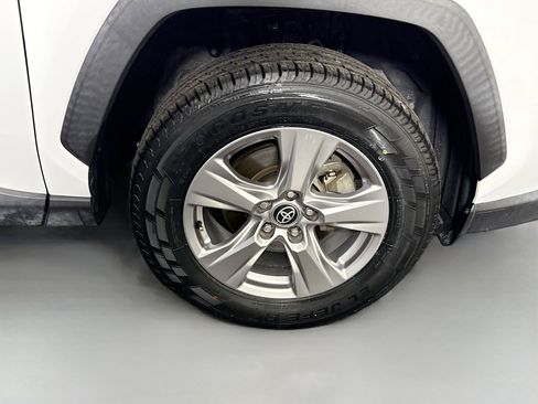 Used 2022 Toyota RAV4 XLE w/ Convenience Package FWD image 32