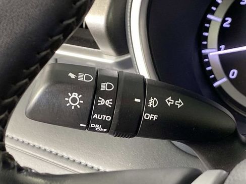 Used 2024 Toyota Highlander XLE AWD/4WD image 19