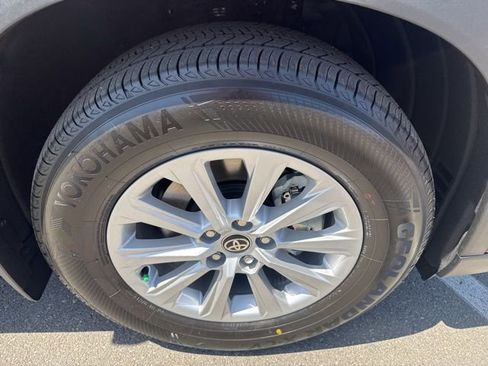 Certified 2026 Toyota Grand Highlander XLE FWD image 19
