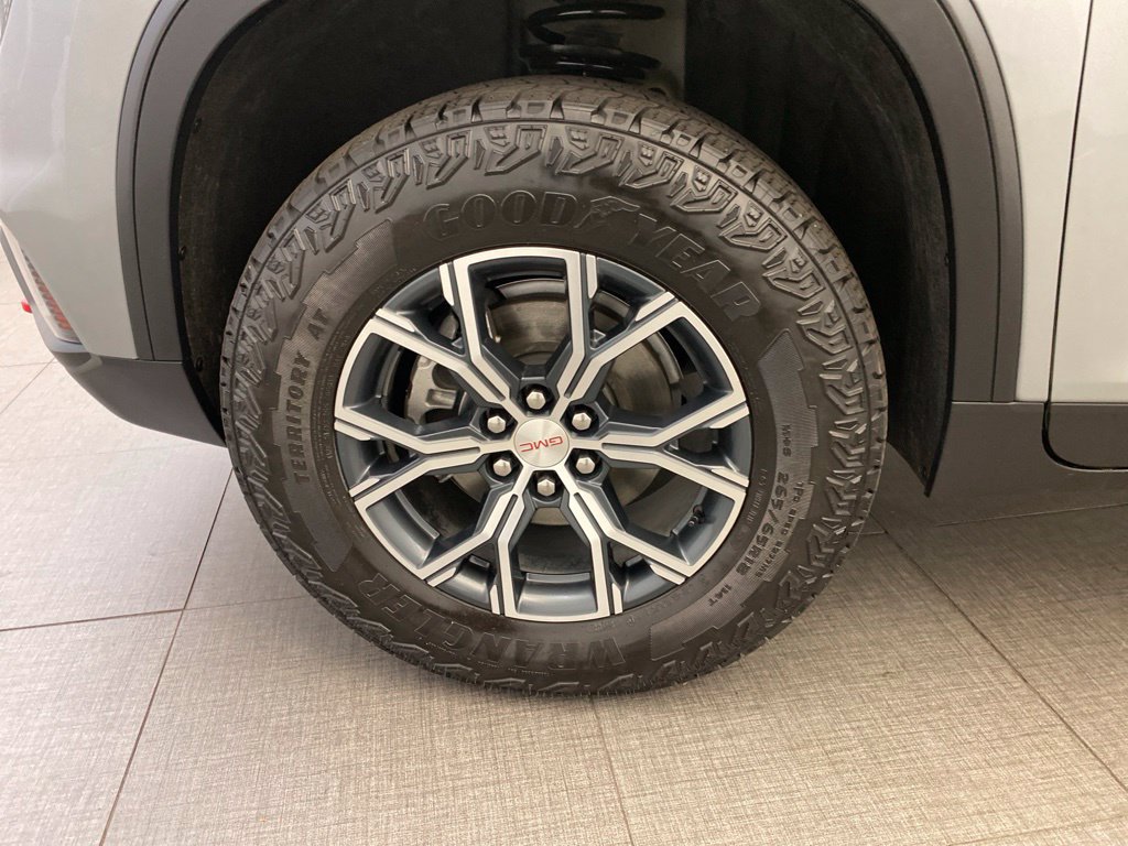 Used 2025 GMC Acadia AT4 AWD/4WD image 8
