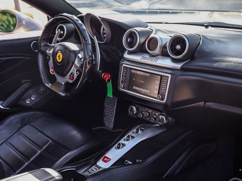 Used 2015 Ferrari California T RWD image 31