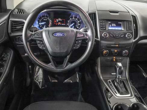Used 2018 Ford Edge SE image 35