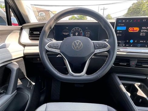 Used 2026 Volkswagen Tiguan SE AWD/4WD image 11